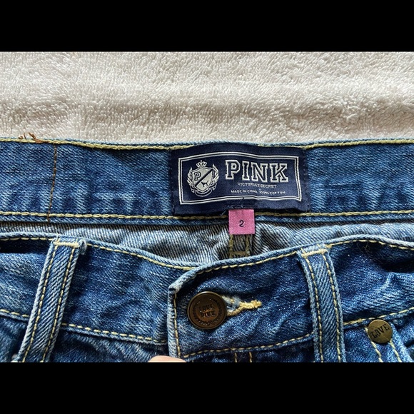 Pink jean shorts with patches - Picture 2 of 3